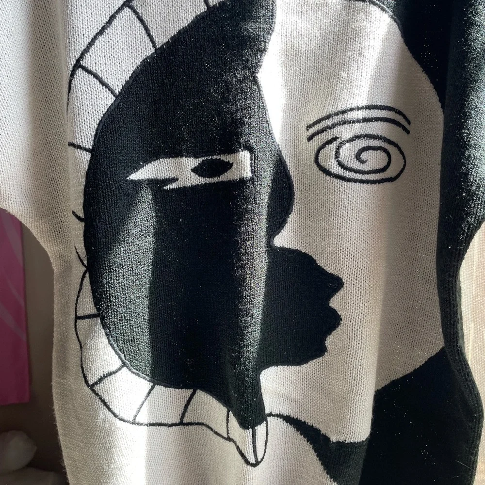 Vintage Jaymee Papell abstract two face moon acrylic black and white sweater top - Picture 8 of 14